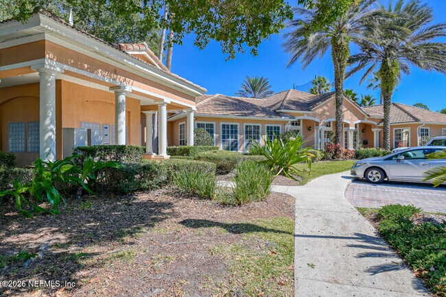 Building Photo - 605 Fairway Dr