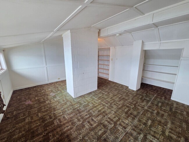 Building Photo - 1545 Colchester Dr E