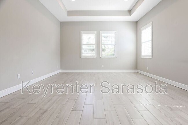 Building Photo - 6133 Lungo Lago Dr