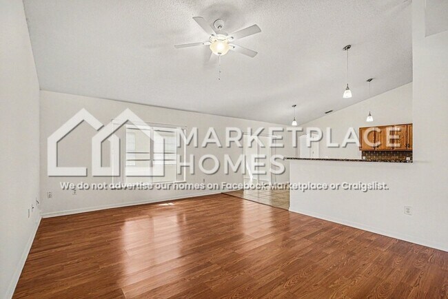 Building Photo - 830 Painesville St SE