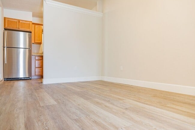 Building Photo - 626 W Central Ave