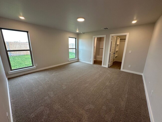 Building Photo - Welcome to Beacon Pointe!