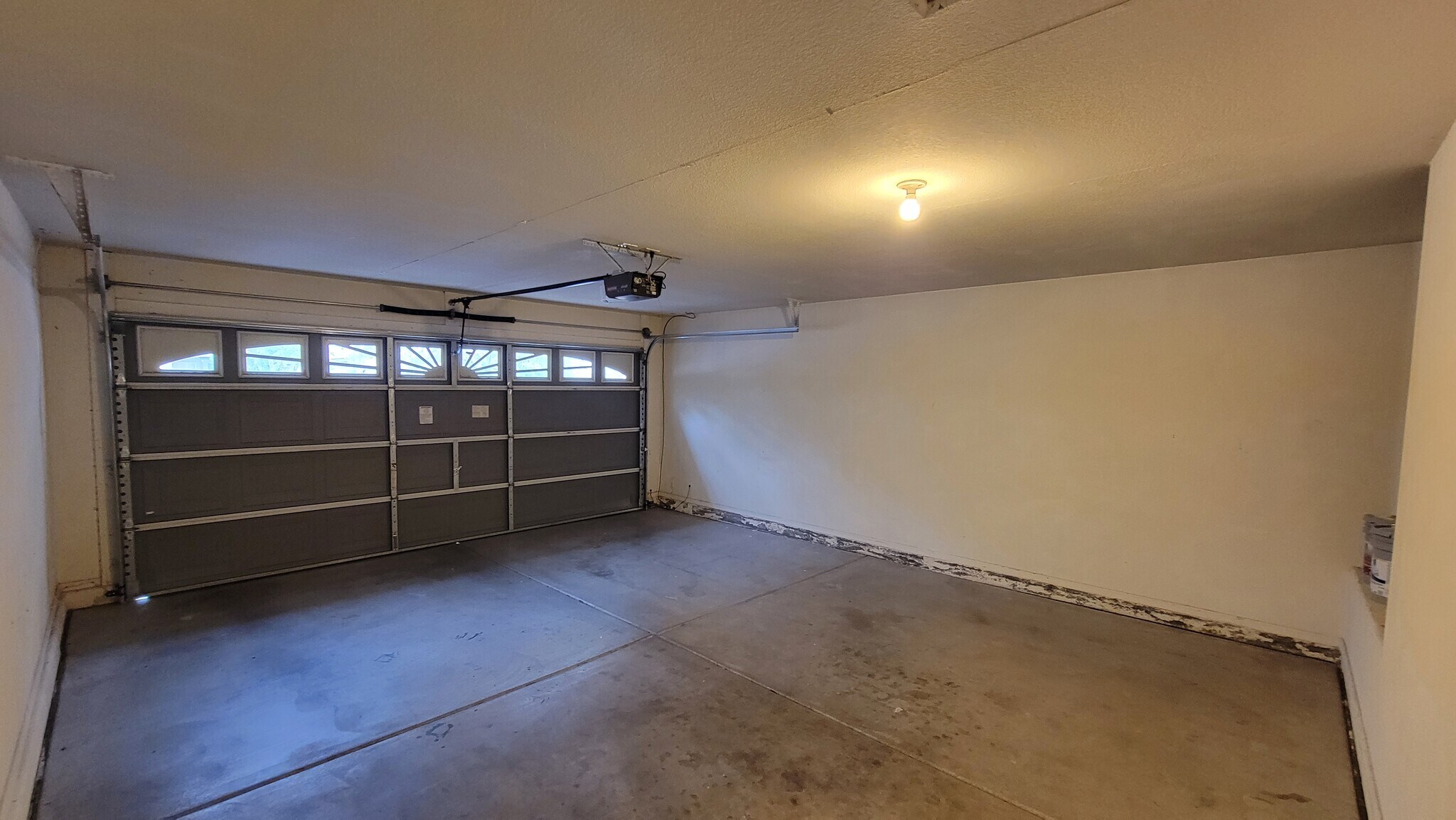 Building Photo - 818 E Monteleone St