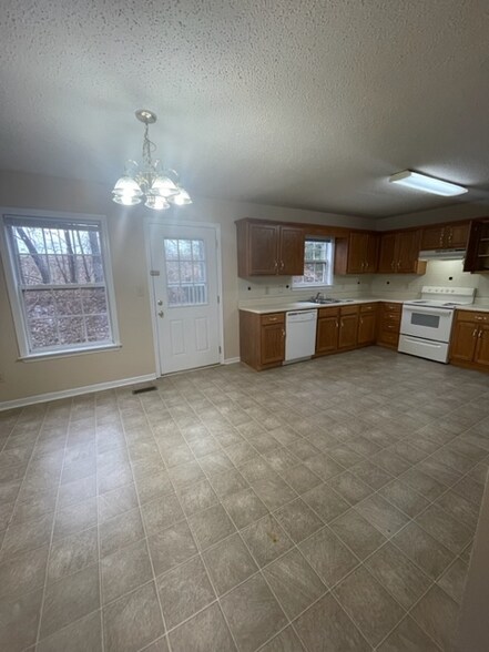 Building Photo - 601 Mountain Cove