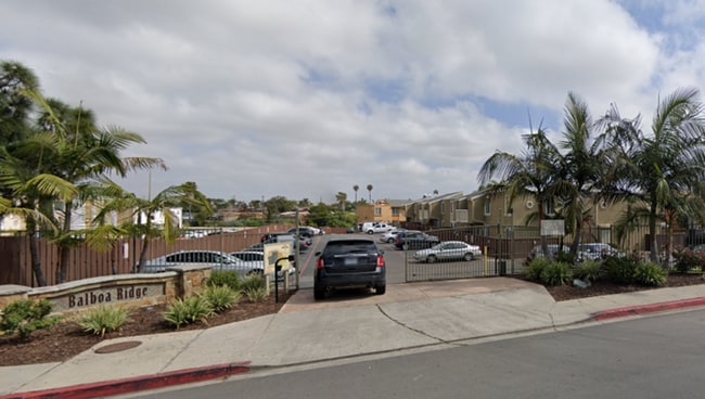 Building Photo - Sunny Top Floor 2BD/2BA Condo in Desirable Balboa Ridge Community in Clairemont