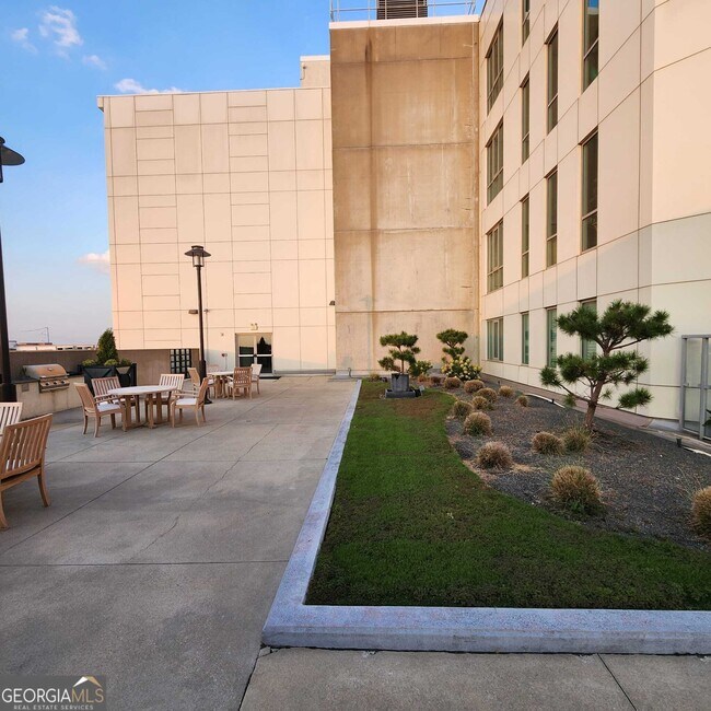 Building Photo - 1100 Howell Mill Rd NW