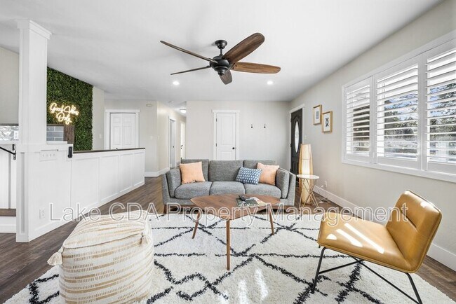 Building Photo - 3870 N Honeysuckle Dr