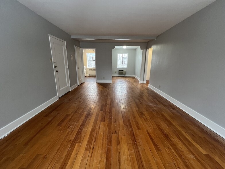 Building Photo - Canterbury Court Apartments