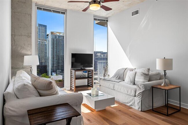 Building Photo - 360 Nueces St