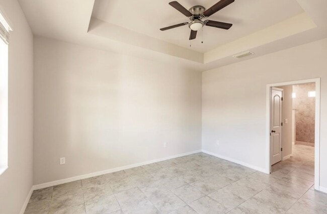 Building Photo - Fenced 3 Bed, 2 Bath in Great Location in NE Cape Coral!