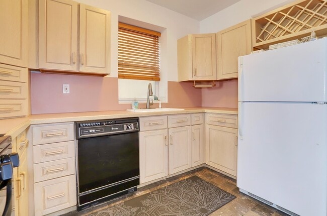 Building Photo - 941 JFK Blvd E