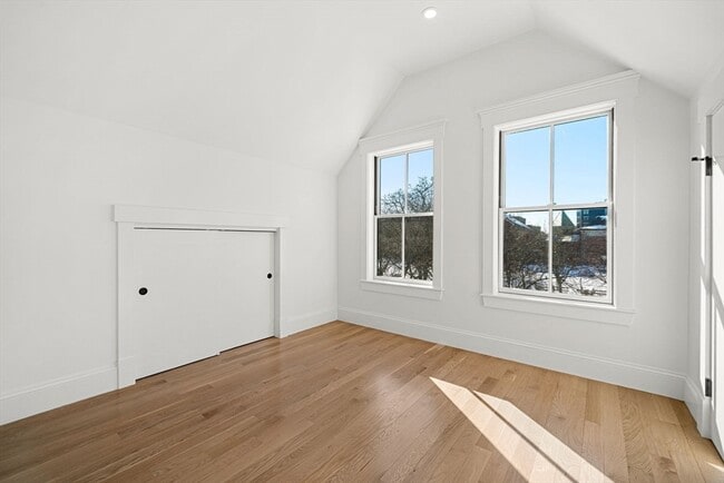 Building Photo - 309 Broadway