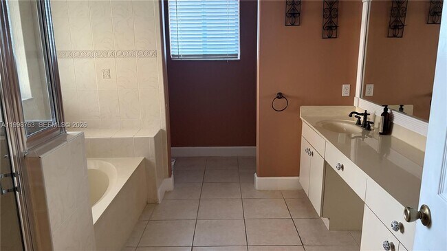 Building Photo - 13553 SW 124th Avenue Rd