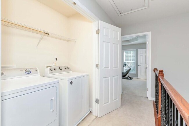 Building Photo - 2345 Limehurst Dr