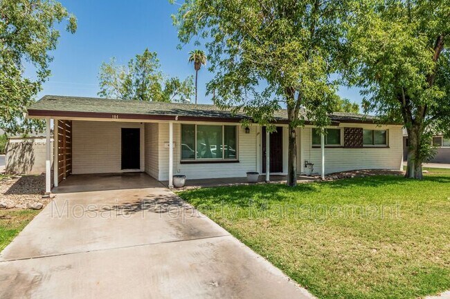 Building Photo - 104 E La Jolla Dr