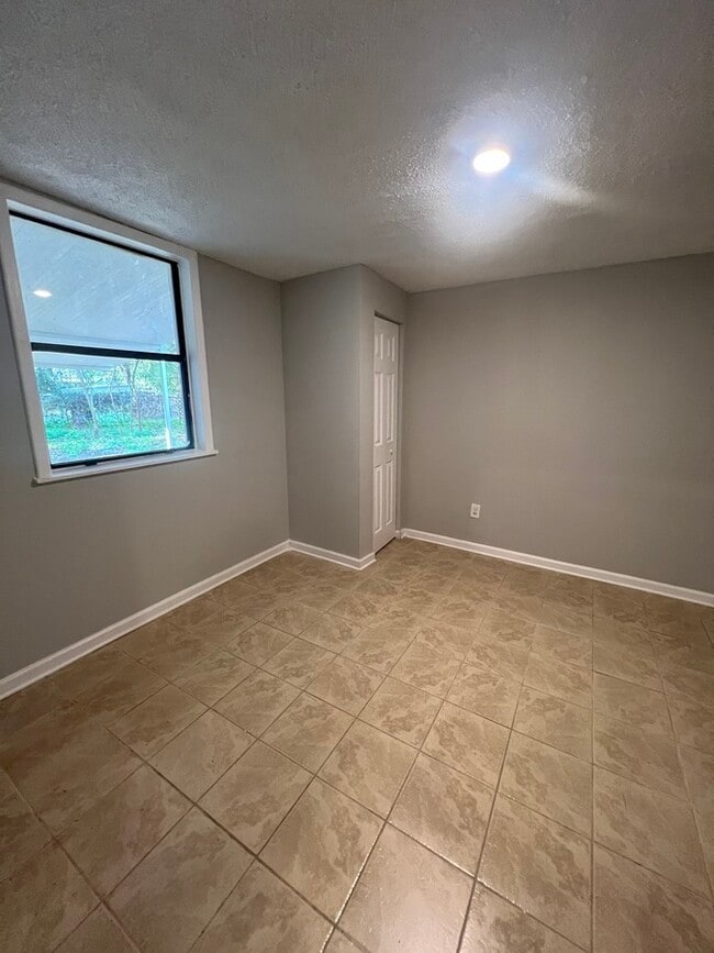 Building Photo - 3407 Rockwood Dr