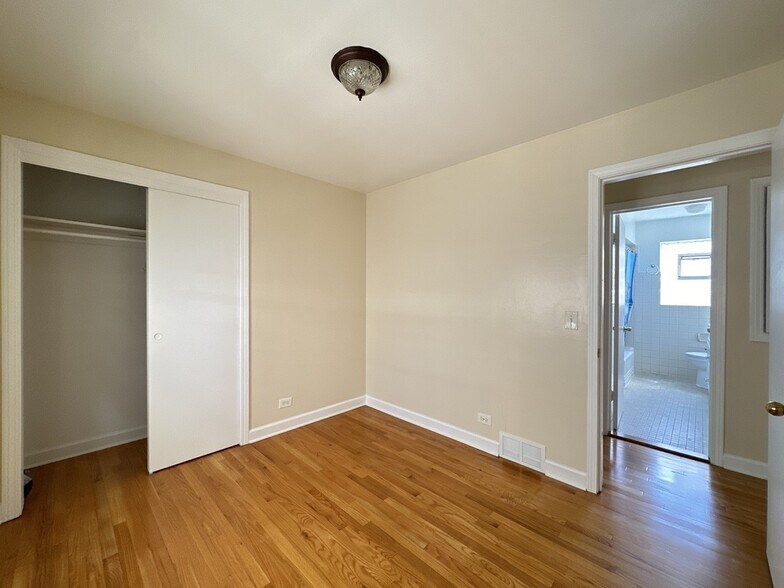 Building Photo - 5534 N Campbell Ave