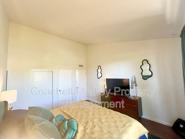 Building Photo - 1310 Campeon Cir