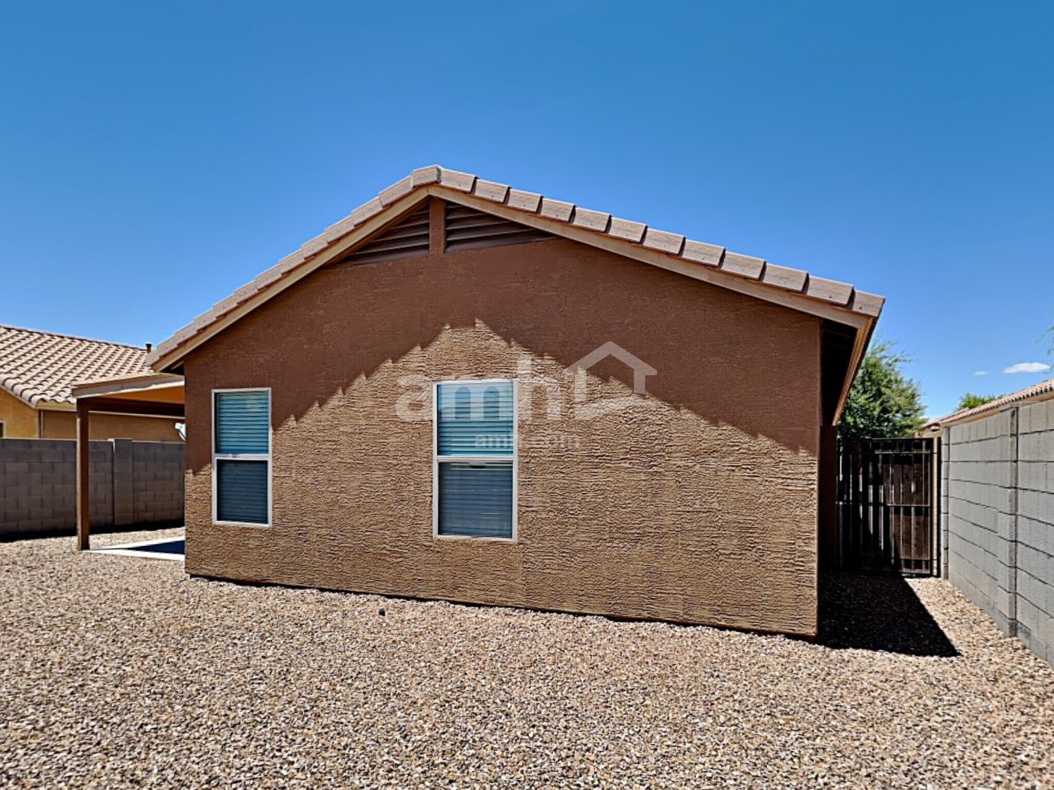 Building Photo - 1417 W Belmont Red Trail