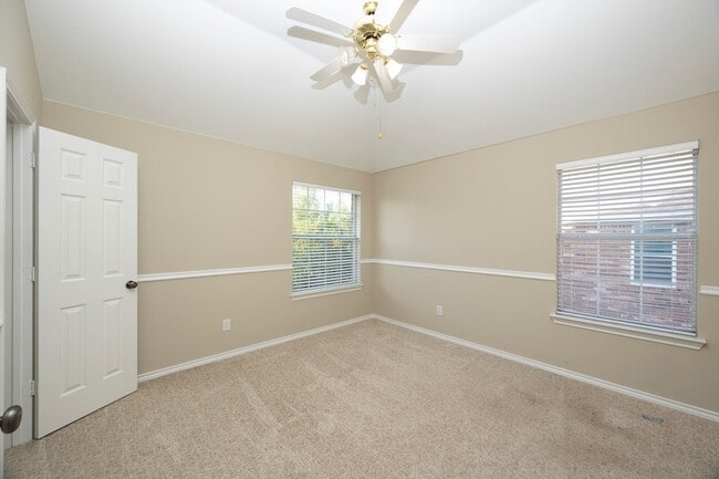 Building Photo - 2404 Heather Glen Dr