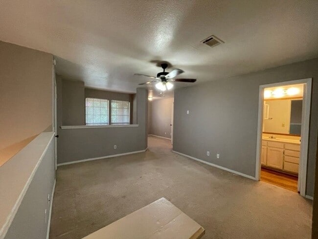 Building Photo - Spacious and bright 2 story condo!