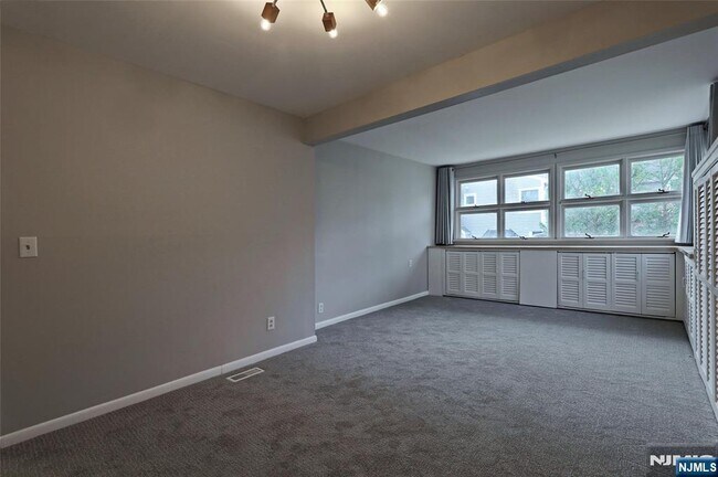 Building Photo - 35-10 Linwood Rd