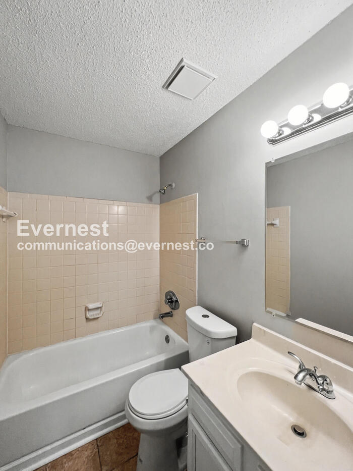 Building Photo - 6585 Fairwood Cove