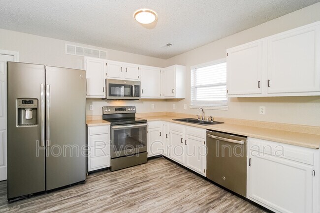 Building Photo - 5546 Bracken Dr