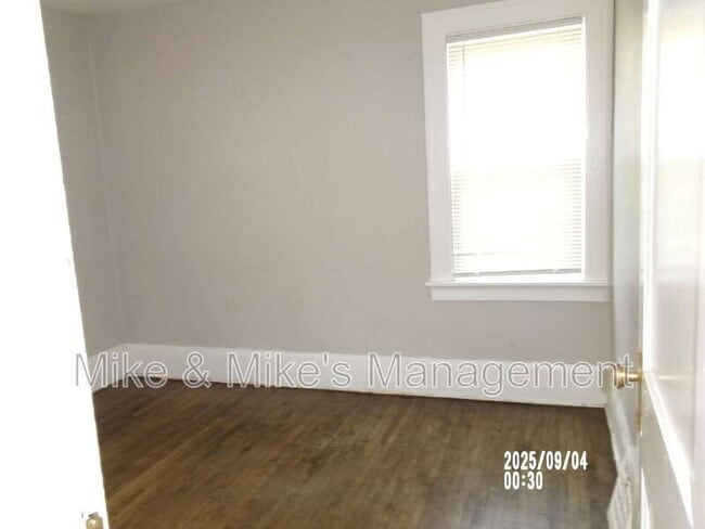 Building Photo - 1126 S 56th St