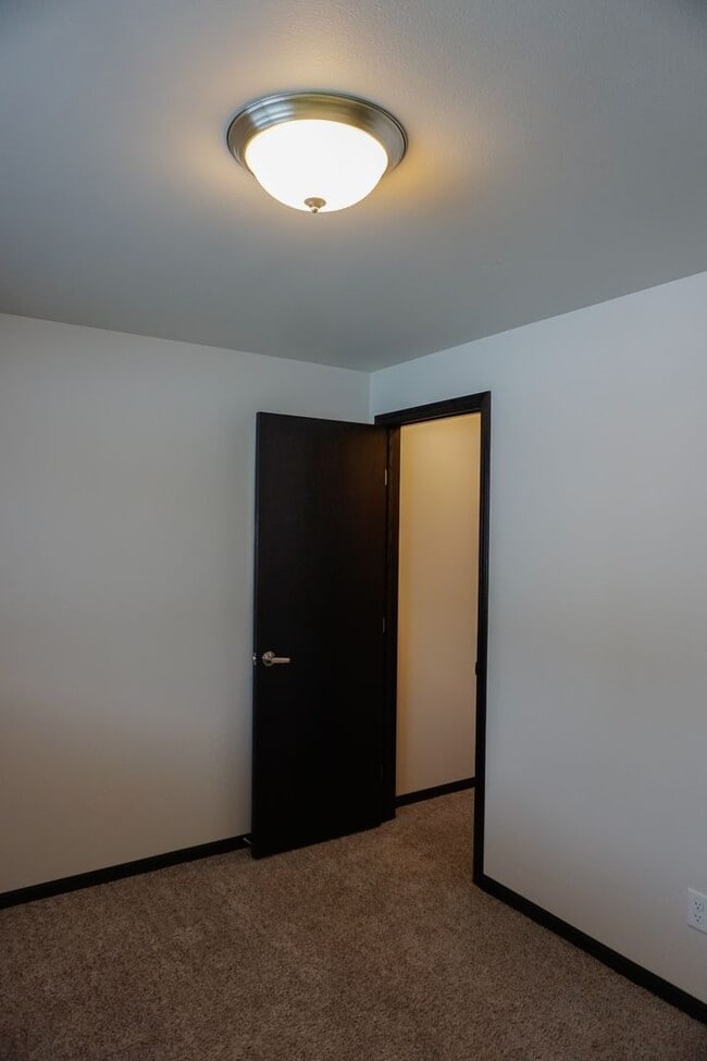 Building Photo - 3 Bed 3 Bath Twin Home