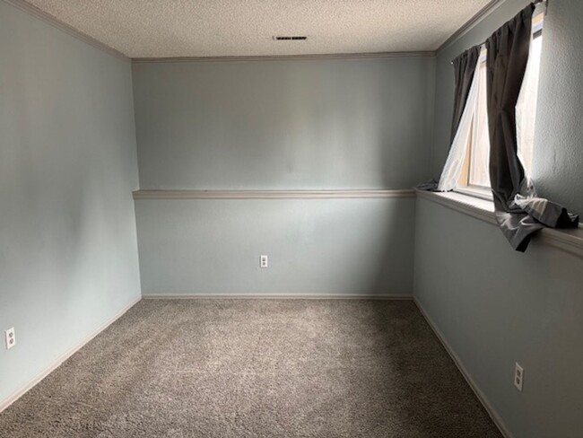 Building Photo - Cozy Pikes Peak Panorama 3BD/1.5BA Split-L...