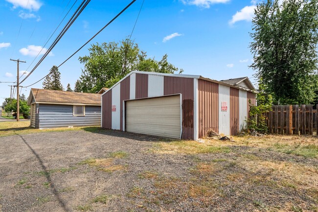 Building Photo - 4 bed 2 bath house with shop close to EWU!