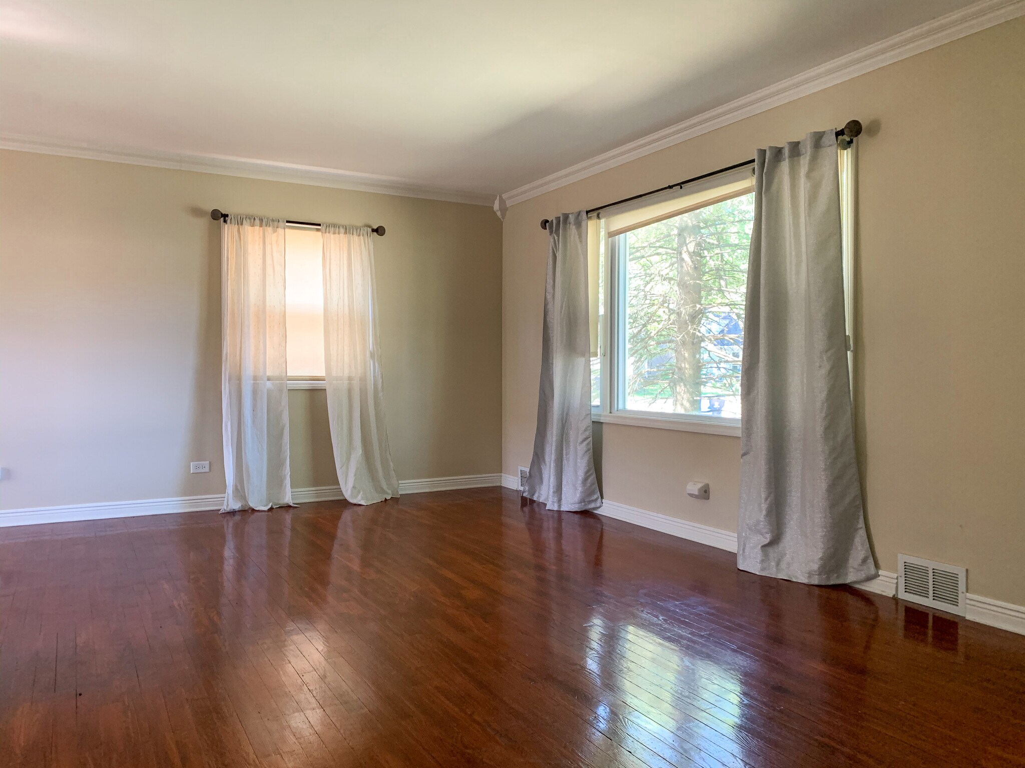 Building Photo - 1336 N Eagle St