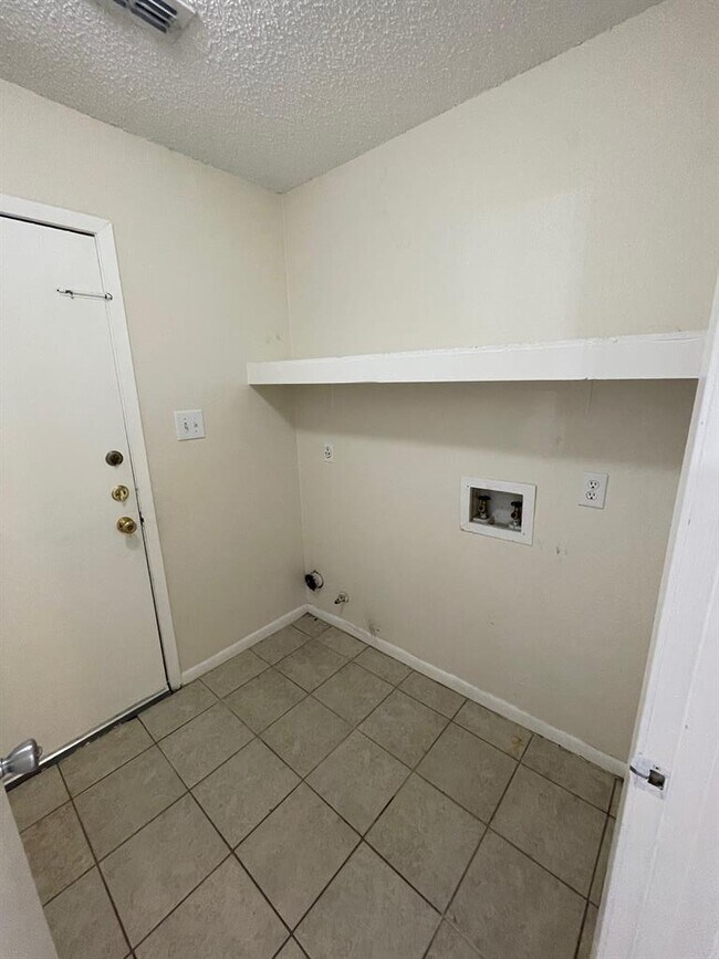 Building Photo - 318 W William Cannon Dr