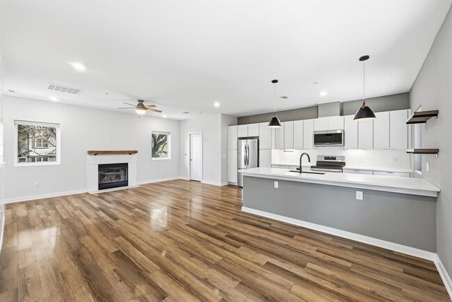 Building Photo - 5924 S Congress Ave