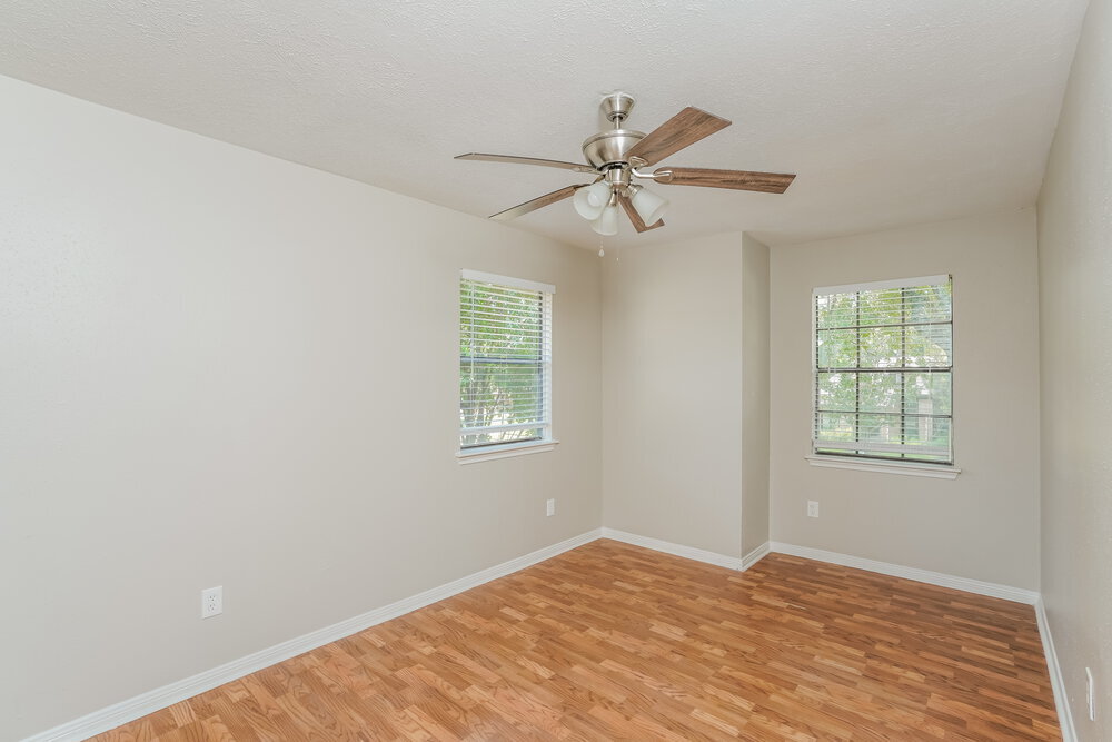 Building Photo - 8431 Pines Pl Dr