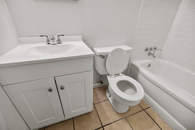 Building Photo - 3914 Thomason Ave