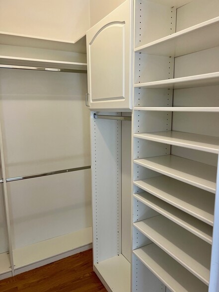 Building Photo - 1586 Palisades Dr