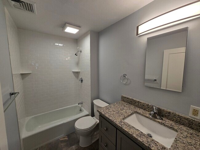 Building Photo - 288 Pleasant St