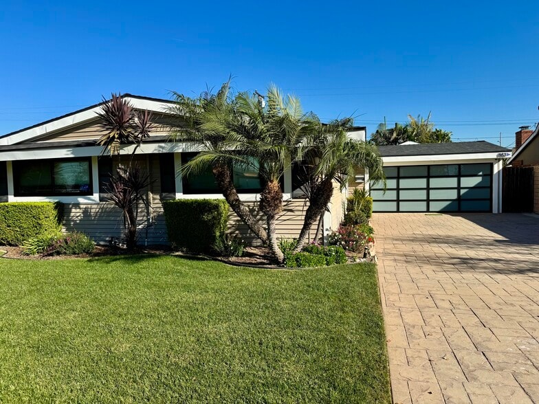 Primary Photo - 883 N Waverly St