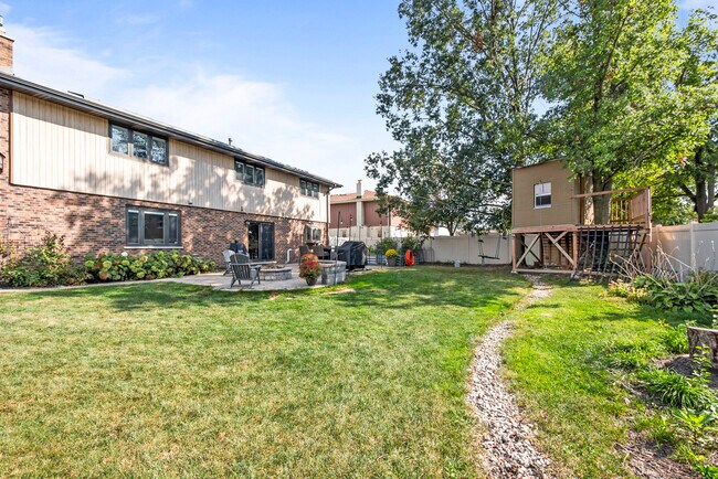 Building Photo - 14620 S Bridle Ct
