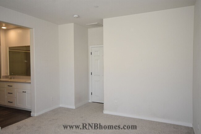 Building Photo - 5033 Fitzwilliam St