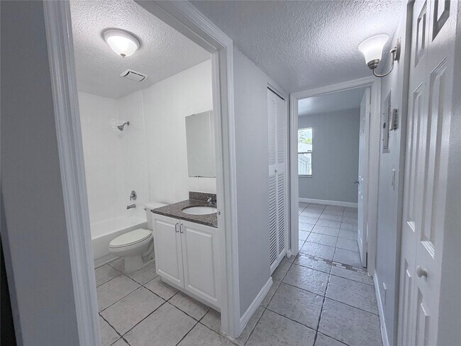 Building Photo - 230 SW 11th Ave