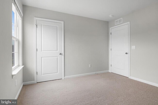 Building Photo - 3210 White Tail Dr