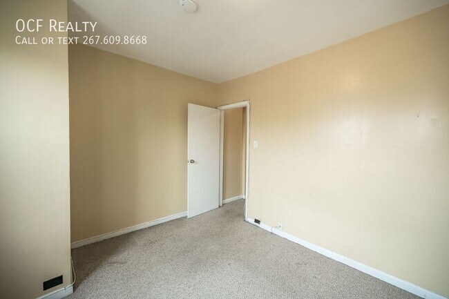 Building Photo - 2500 E Oakdale St