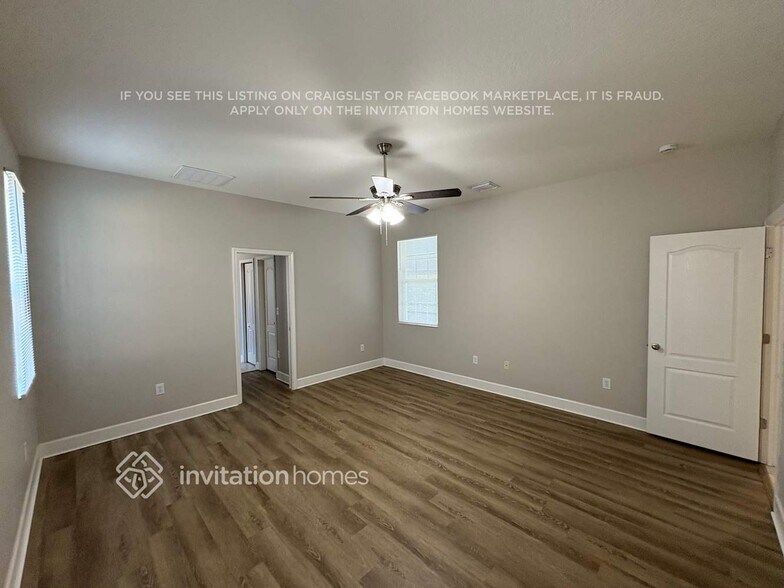 Building Photo - 16009 Loneoak View Dr