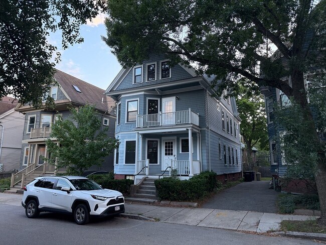 Building Photo - 16 Willow Ave