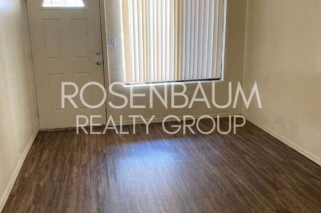Building Photo - Beautifully designed 1-bed, 1-bath condo t...