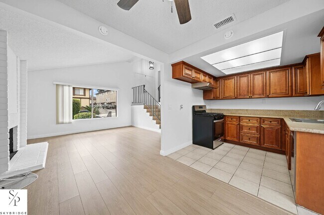 Building Photo - 3BR/1.5BA with Hardwood Floors — 1,165 sq ft in West Covina