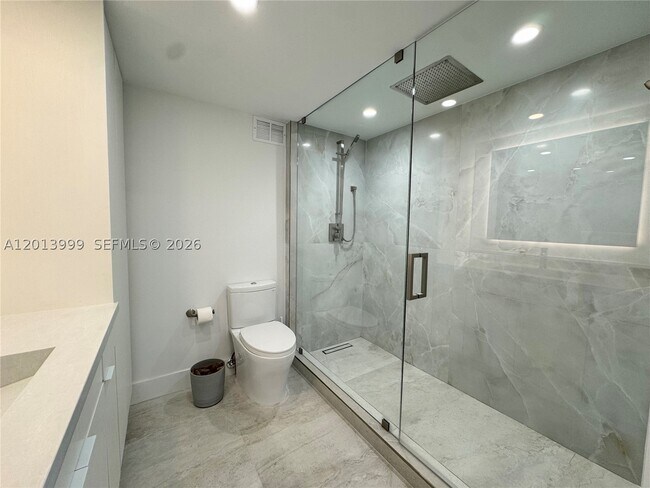 Building Photo - 2899 Collins Ave